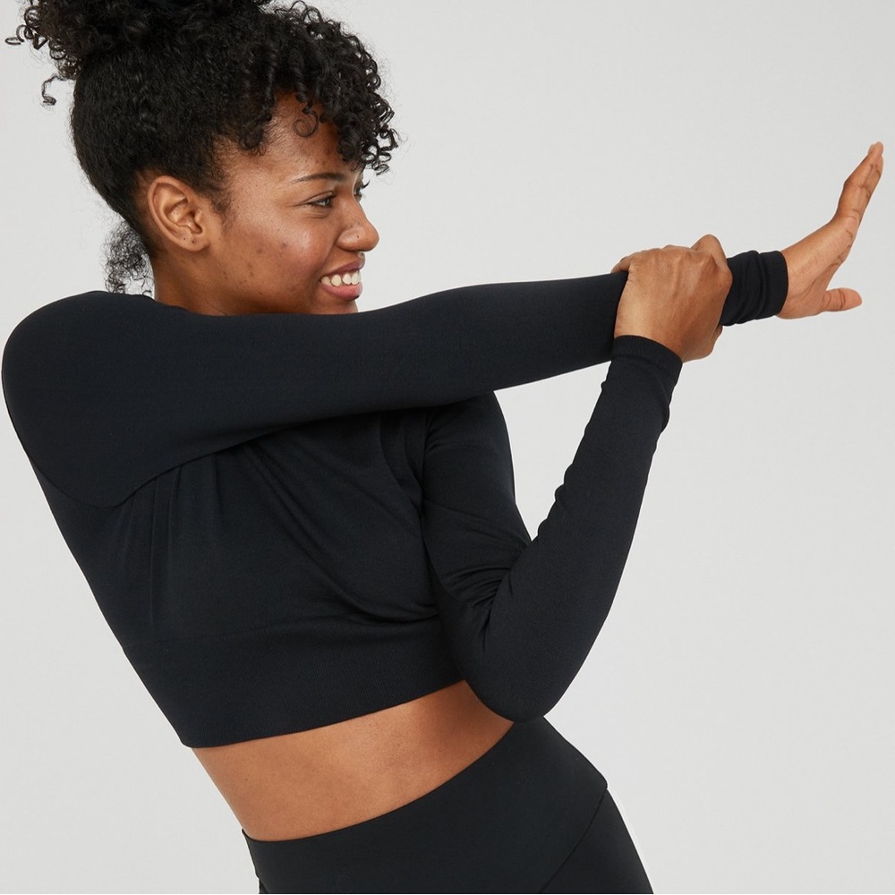 TWO Offline by Aerie Sidewalk Seamless Long Sleeve Crop Tops- Black & White